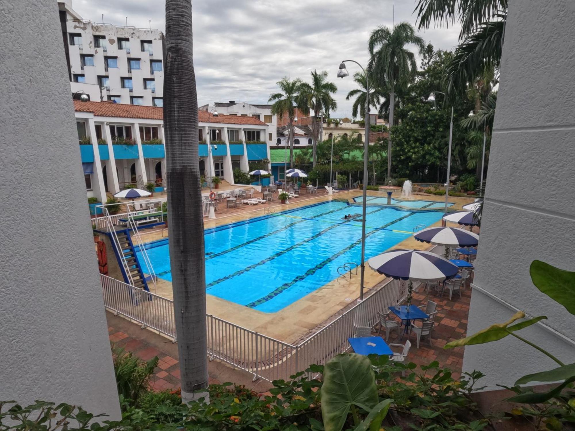 Hotel Bachue Girardot Buitenkant foto