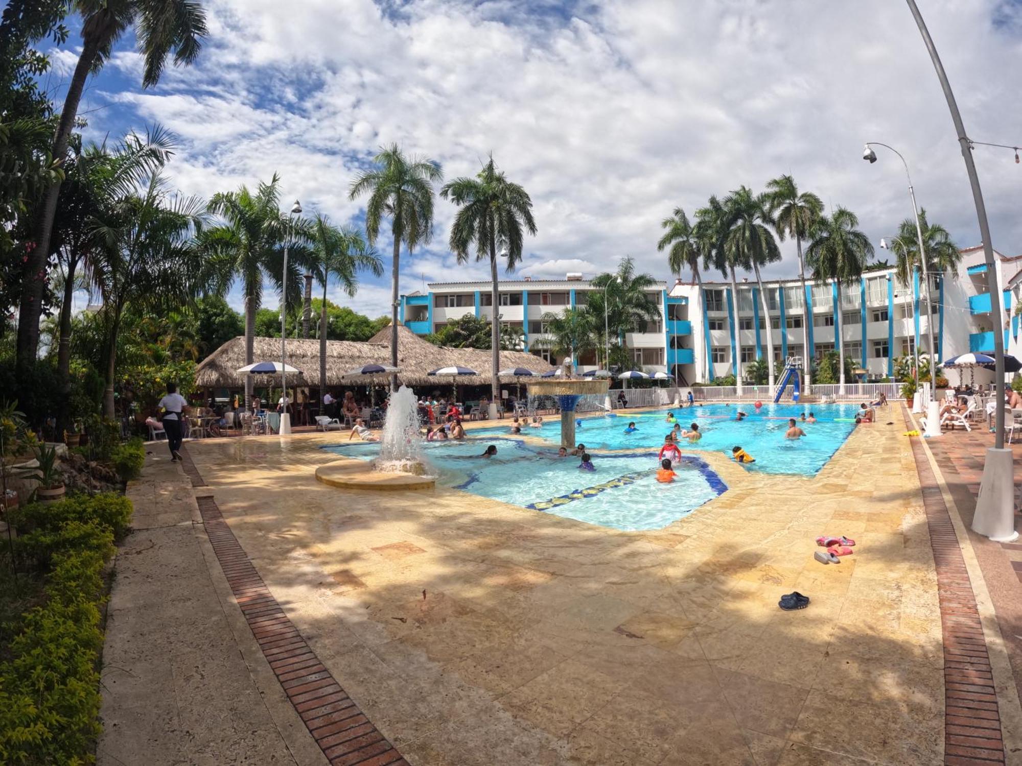 Hotel Bachue Girardot Buitenkant foto