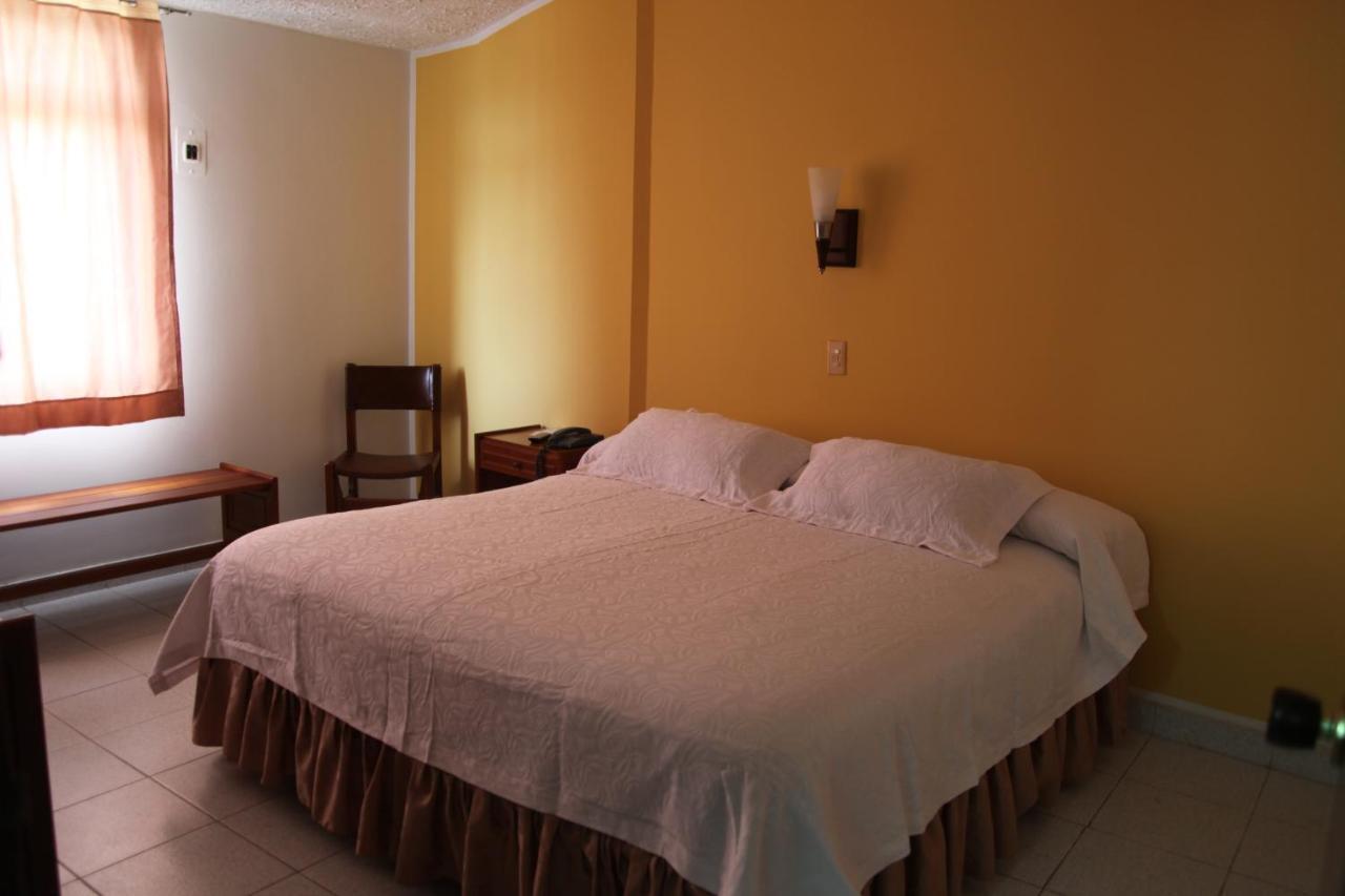 Hotel Bachue Girardot Buitenkant foto