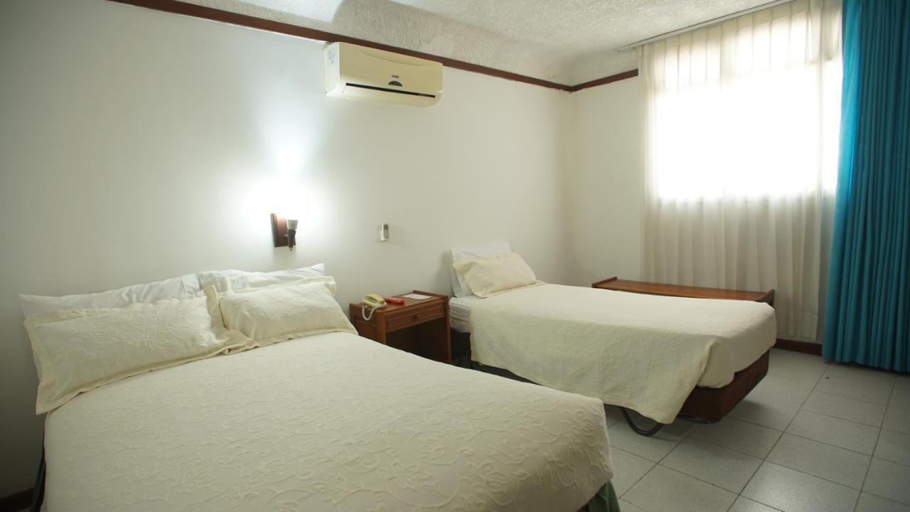 Hotel Bachue Girardot Buitenkant foto
