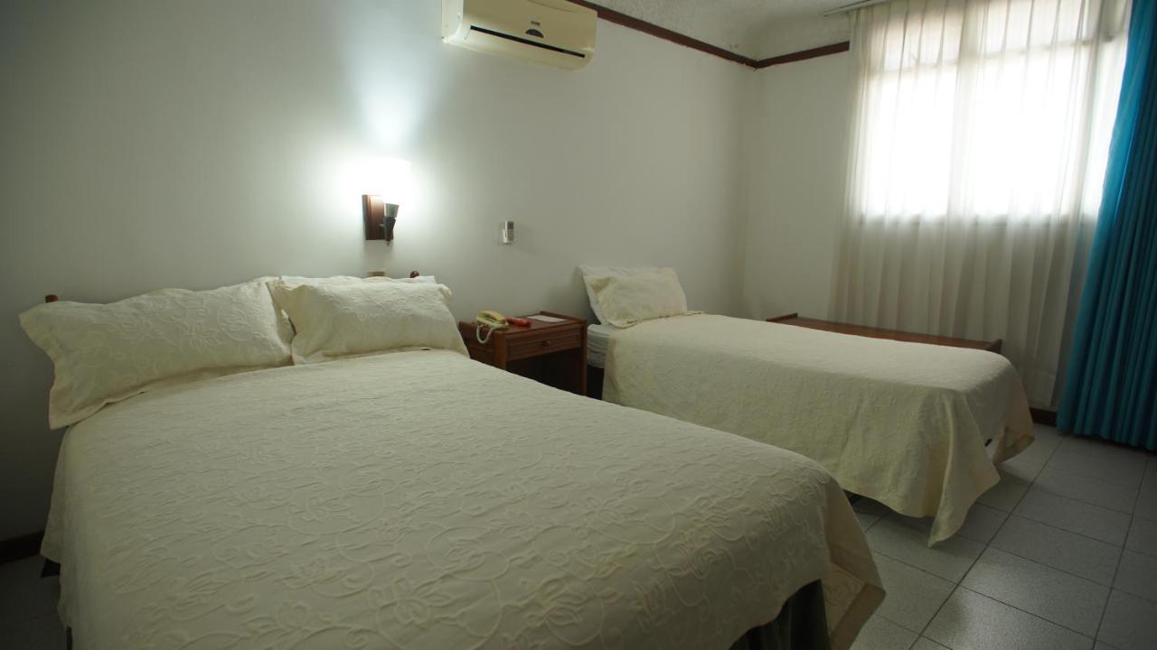Hotel Bachue Girardot Buitenkant foto